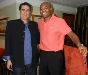 Anderson Silva, ao lado do presidnete da CBTKD, Carlos Fernandes: sonho olímpico virou pó. Crédito: Divulgação/CBTKD