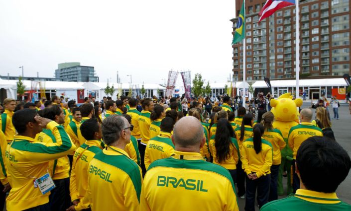 Delegação brasileira acompanha cerimônia de boas-vindas na Vola do Pan. Crédito: Washington Alves/COB