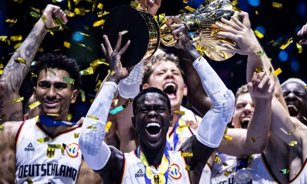 Seleção da Alemanha comemora a conquista da Copa do Mundo masculina de basquete de 2023 (Crédito: Fiba)